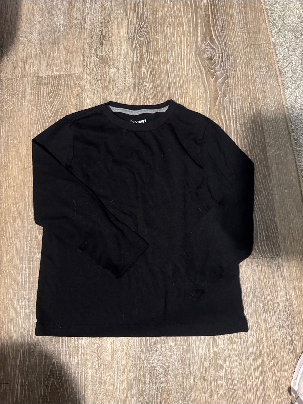 Old Navy Black Crewneck Long Sleeve Shirt boys 6-7